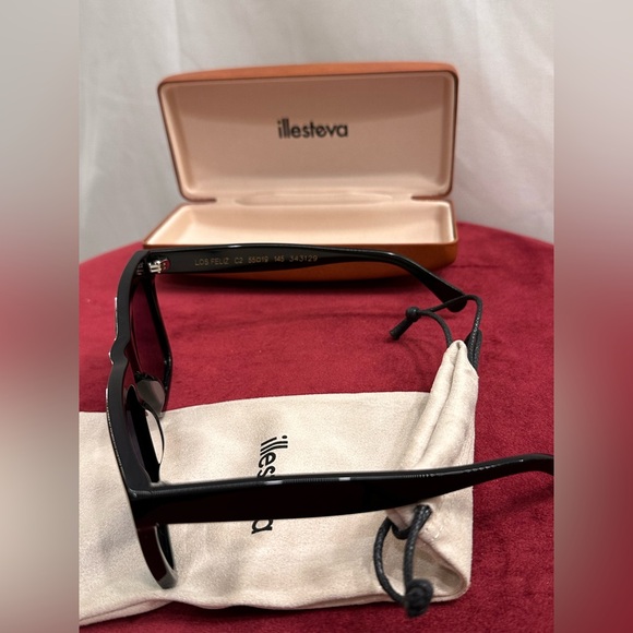 NEW illesteva Los Feliz in Black SUNGLASSES REVOLVE - Picture 7 of 7